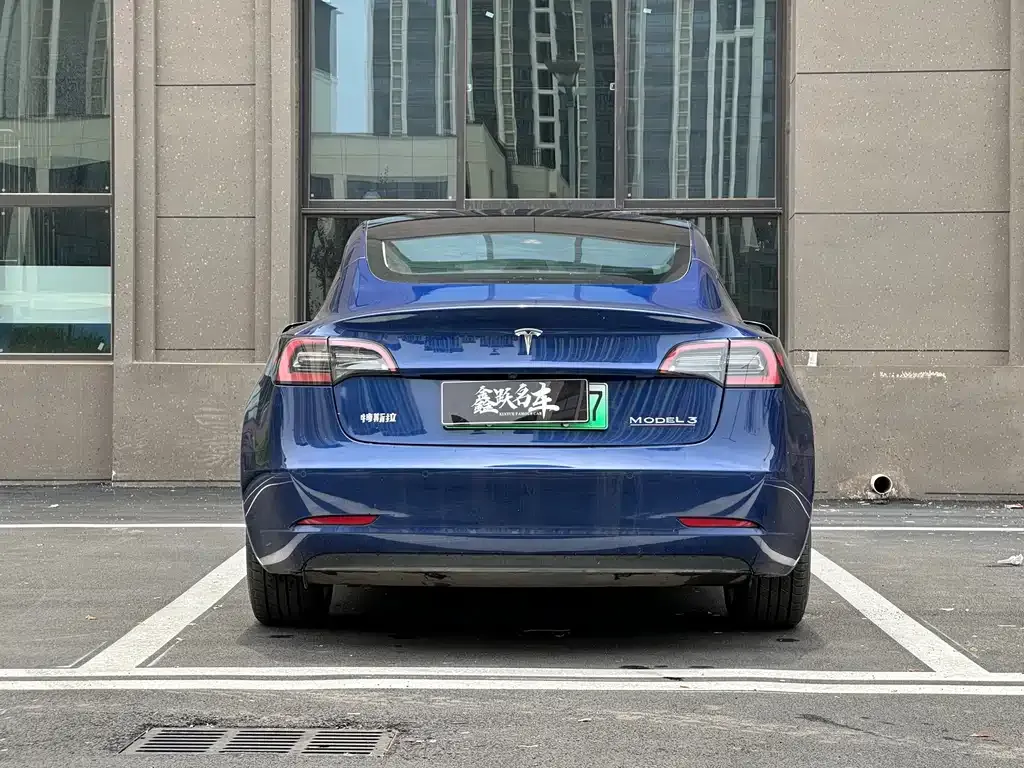 Tesla Model 3 — фото 7