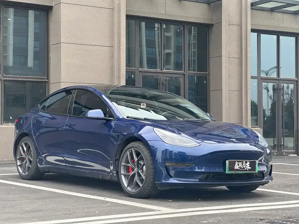 Tesla Model 3 — фото 10