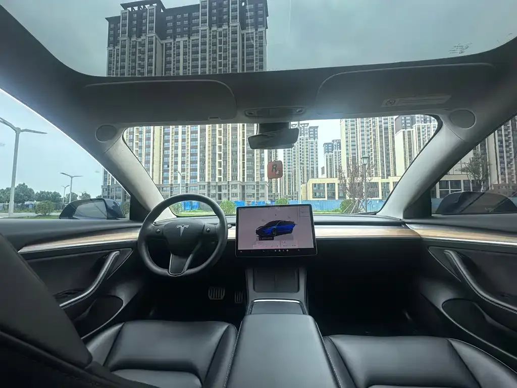 Tesla Model 3 — фото 6