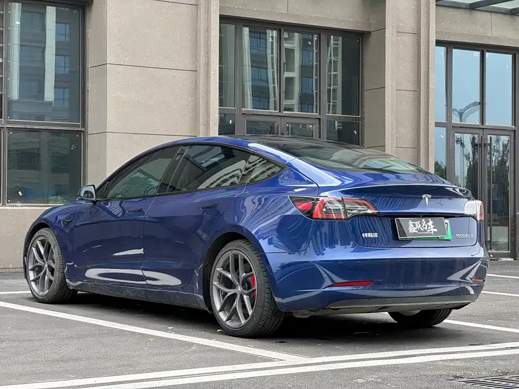Tesla Model 3 — фото 3
