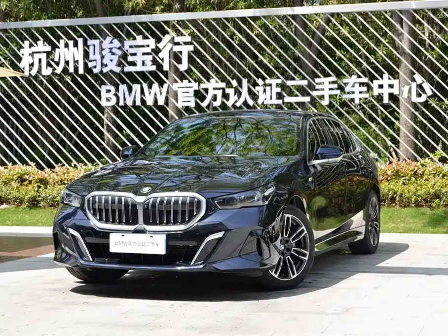 BMW 5 Series — фото 1