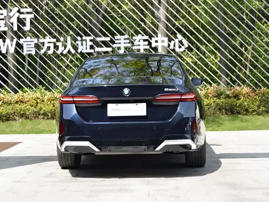 BMW 5 Series — фото 10