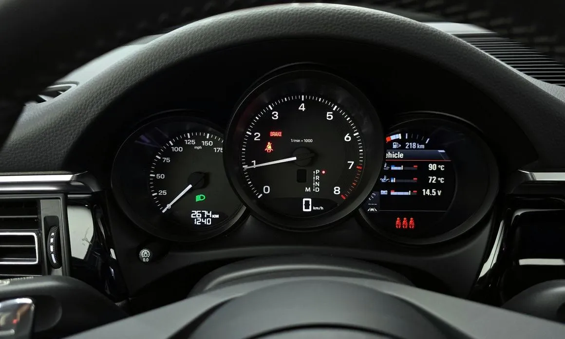 Porsche Macan 2024 из KR, фото 2