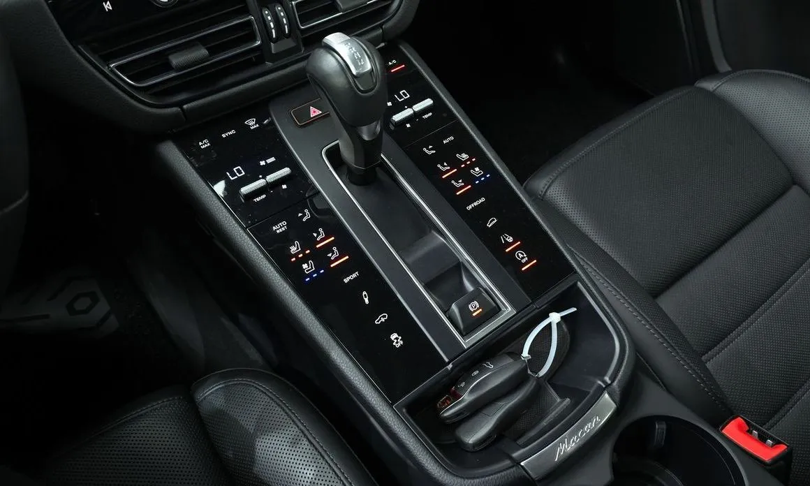 Porsche Macan 2024 из KR, фото 7
