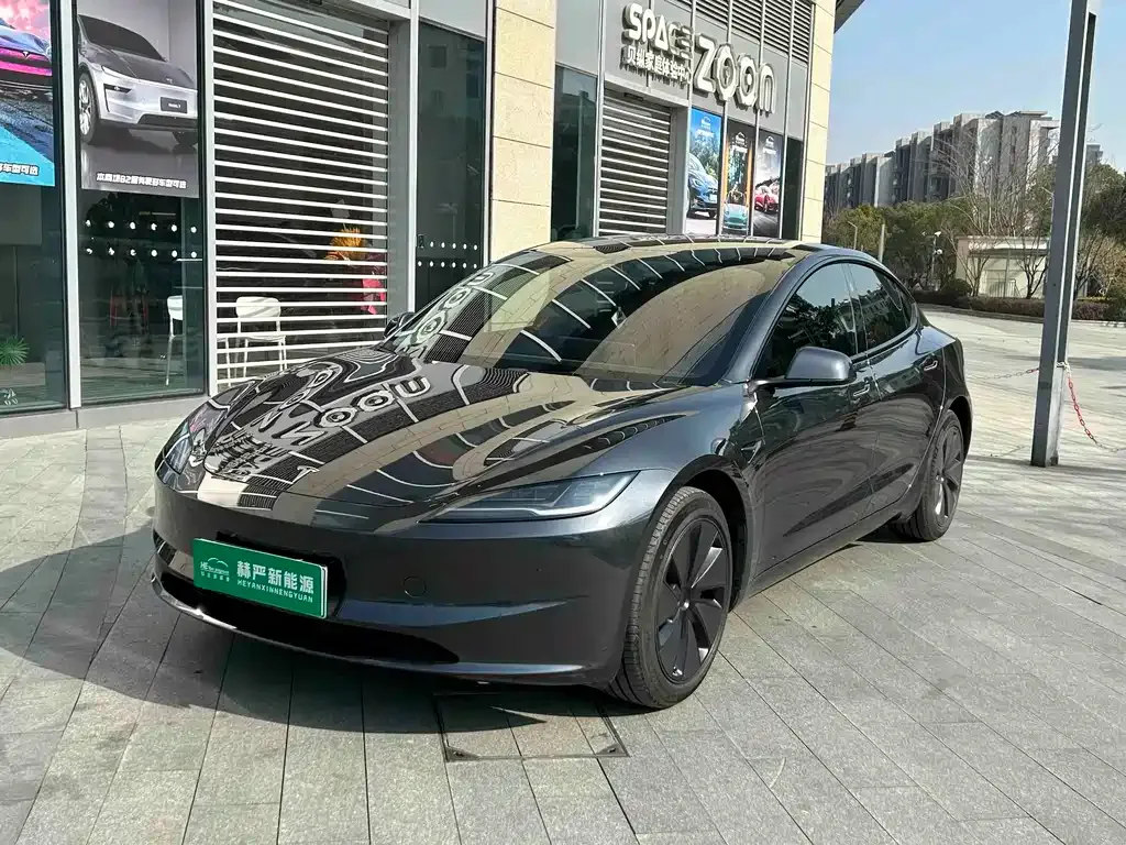 Tesla Model 3 — фото 1