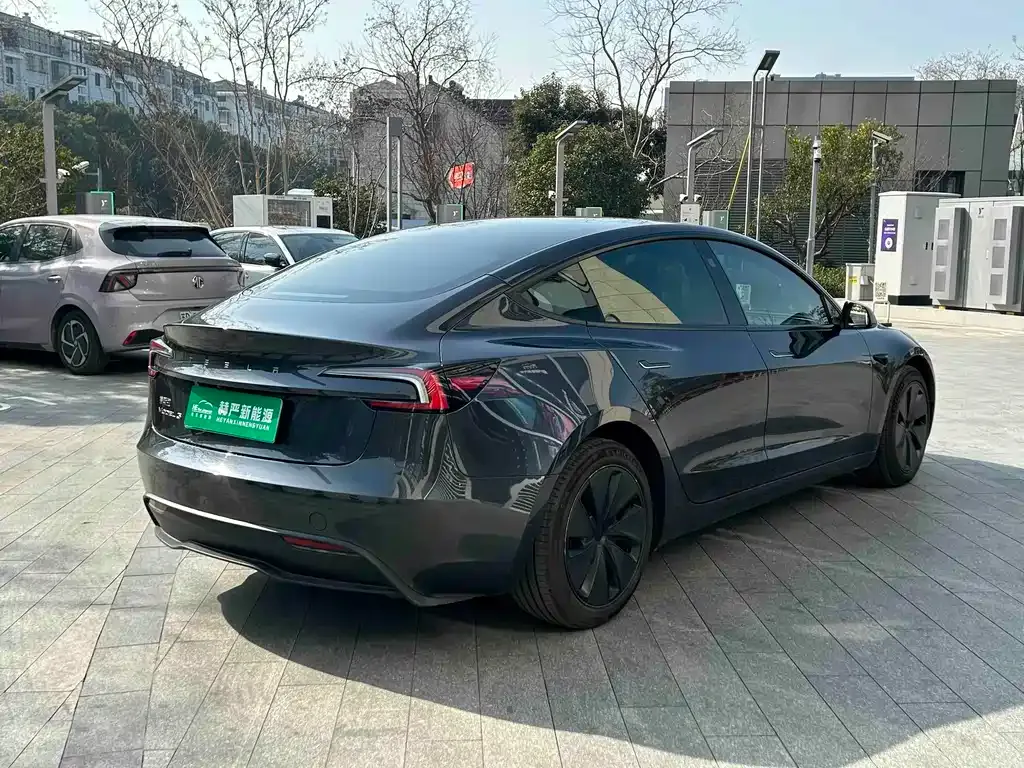 Tesla Model 3 — фото 9