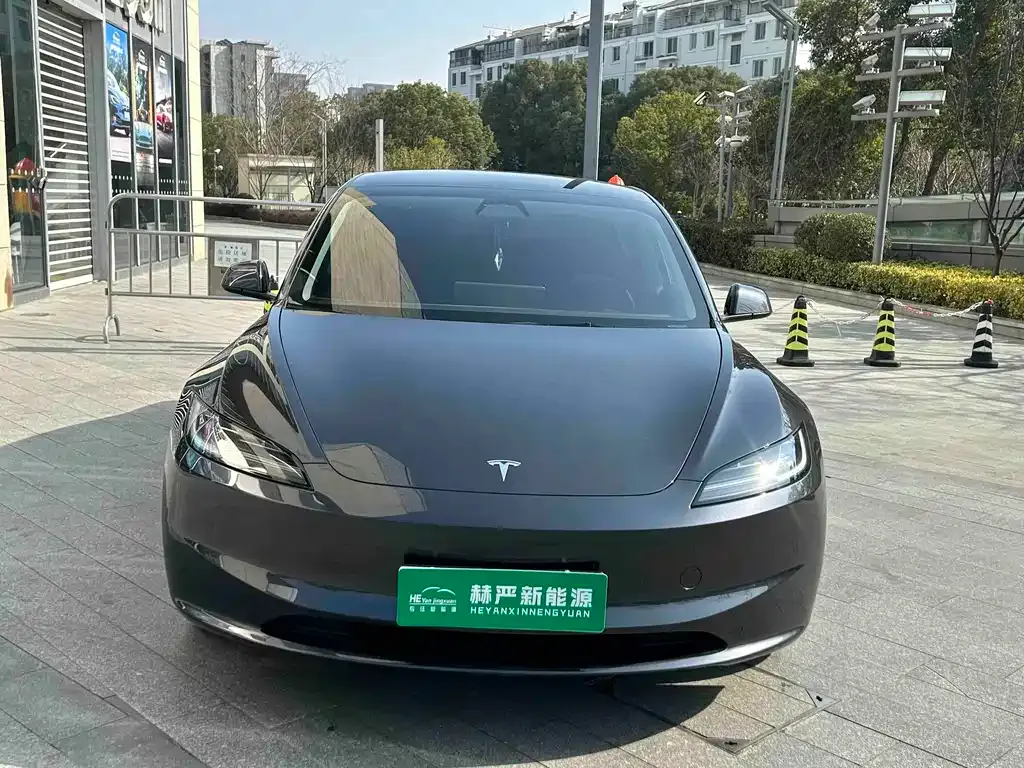 Tesla Model 3 — фото 10