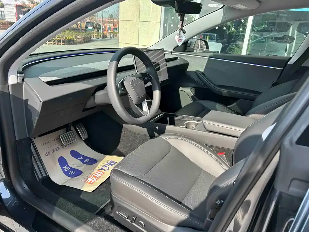 Tesla Model 3 — фото 4