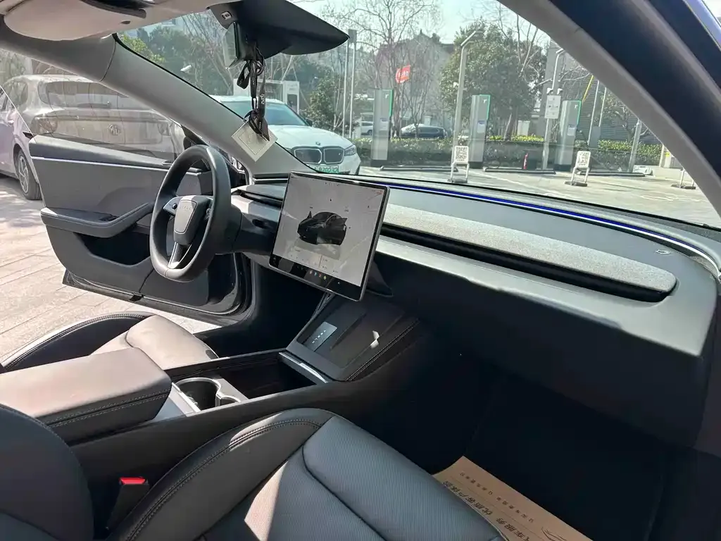 Tesla Model 3 — фото 5