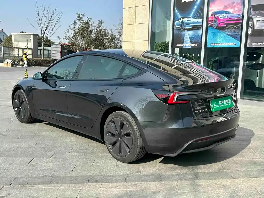 Tesla Model 3 — фото 3