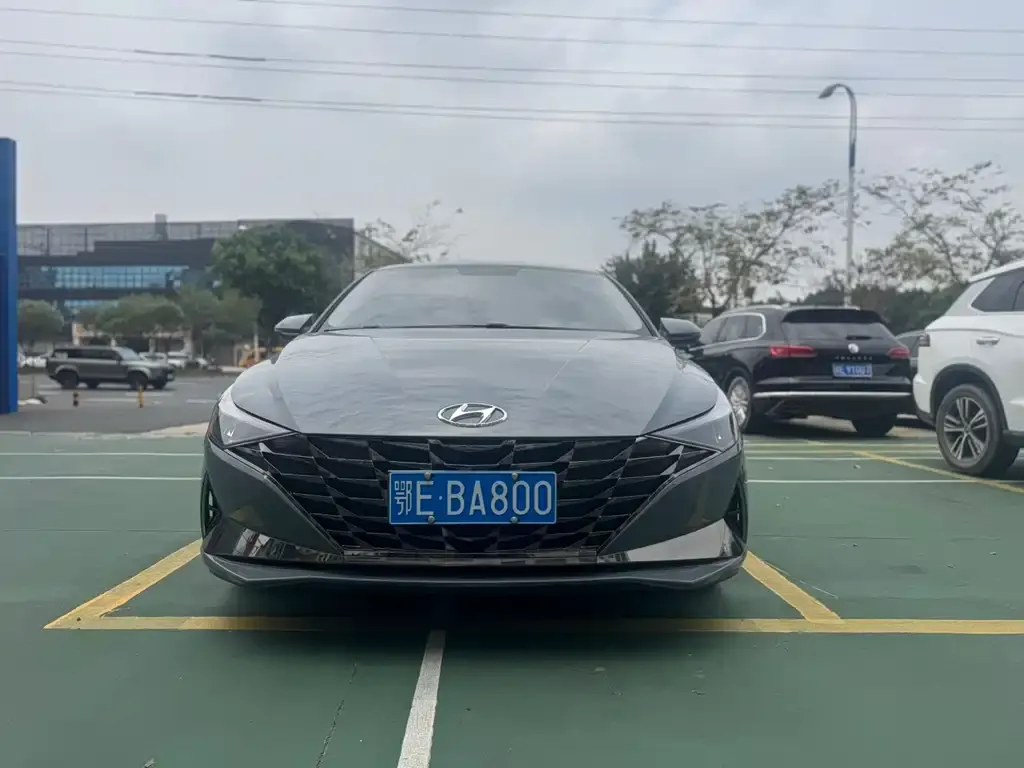 Hyundai Elantra — фото 1