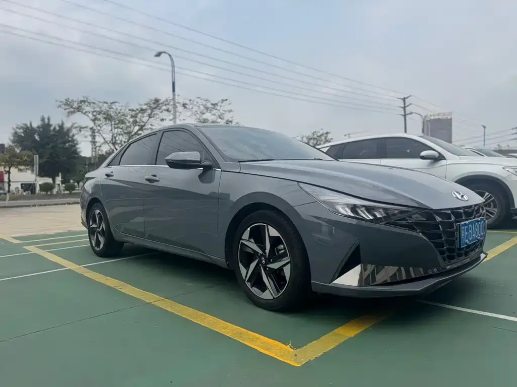 Hyundai Elantra — фото 2
