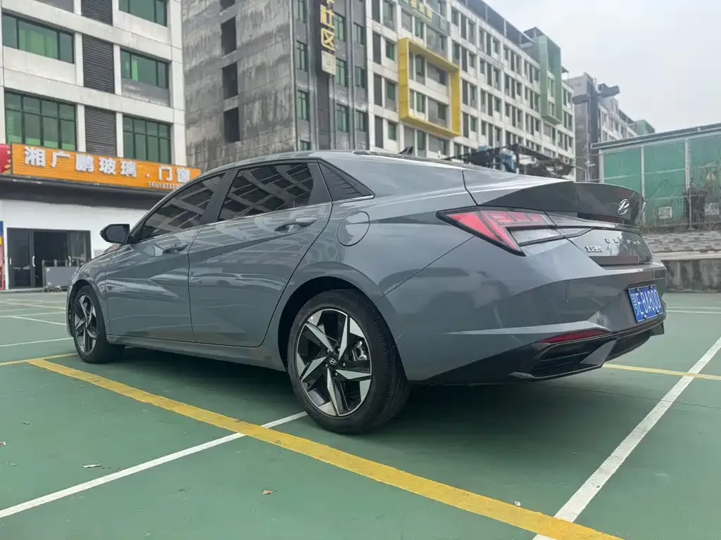 Hyundai Elantra — фото 10