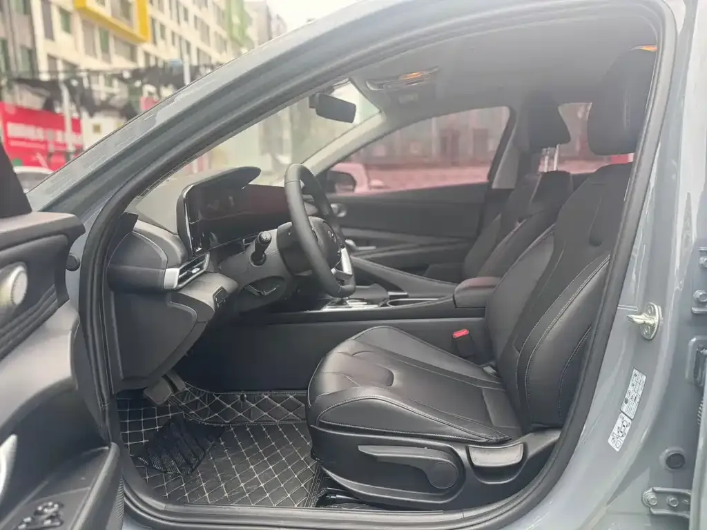 Hyundai Elantra — фото 9