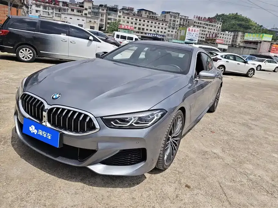 BMW 8 Series — фото 1