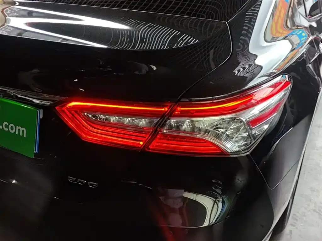 Toyota Camry — фото 3