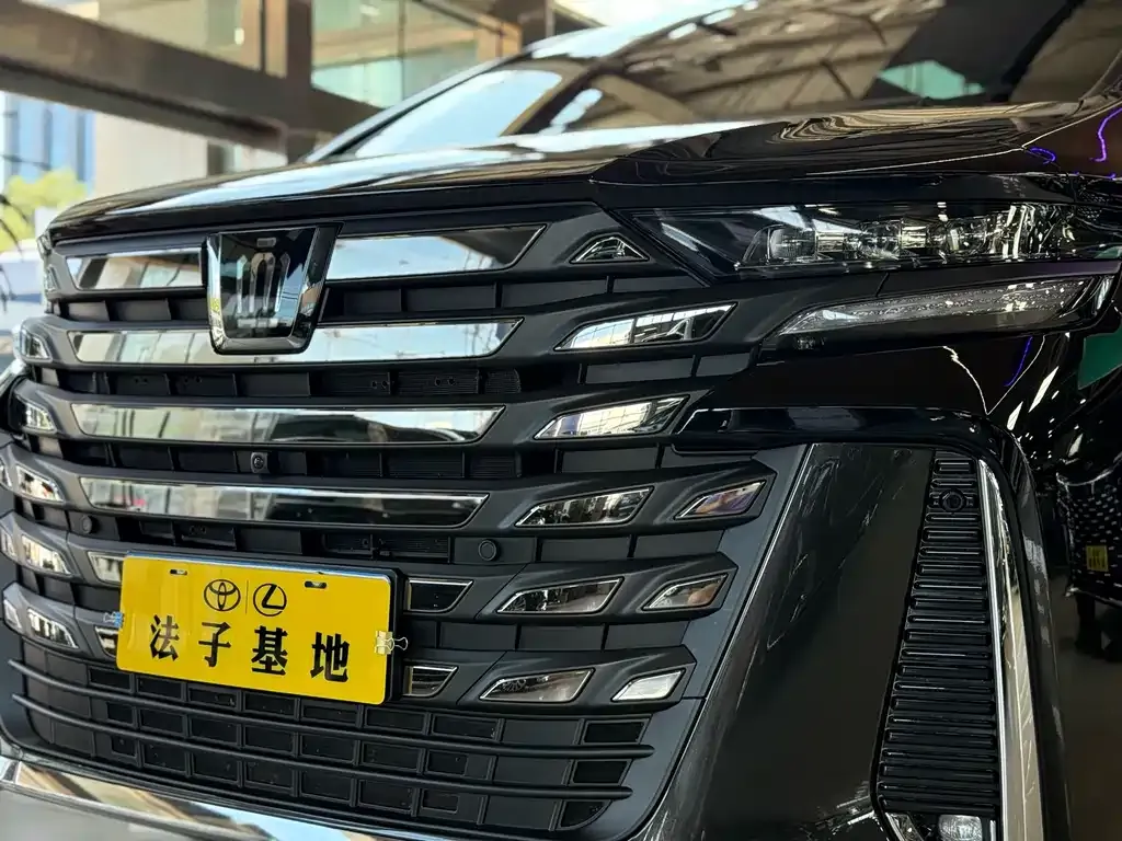 Toyota Vellfire — фото 8