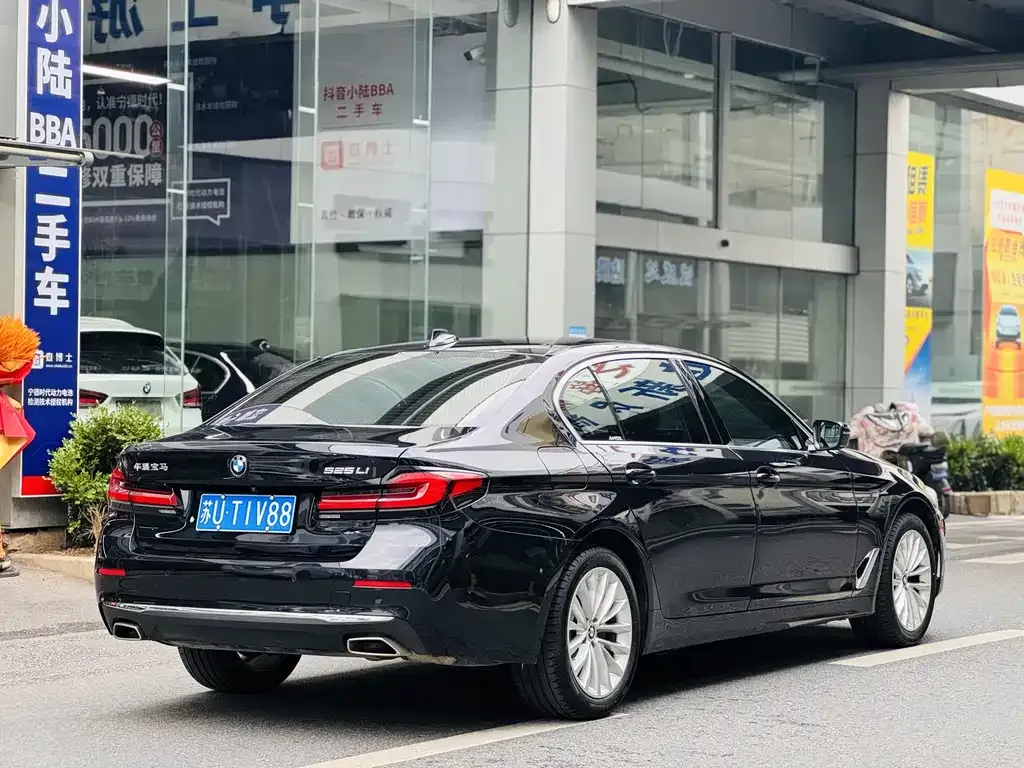 BMW 5 Series — фото 5