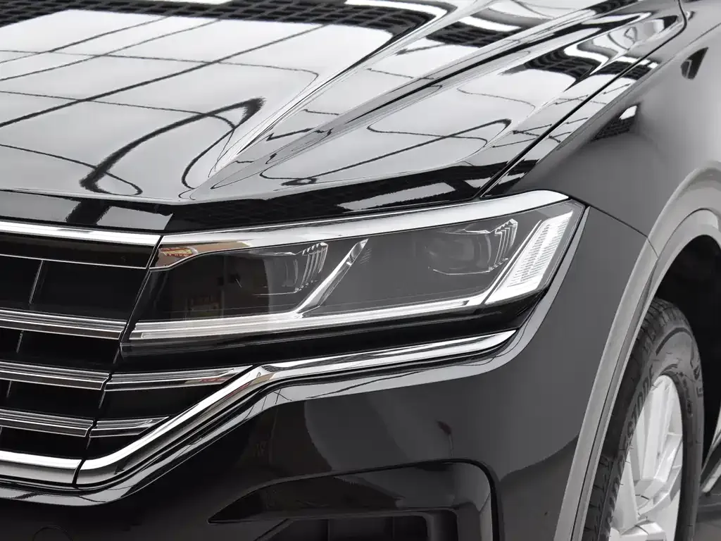 Volkswagen Touareg — фото 5