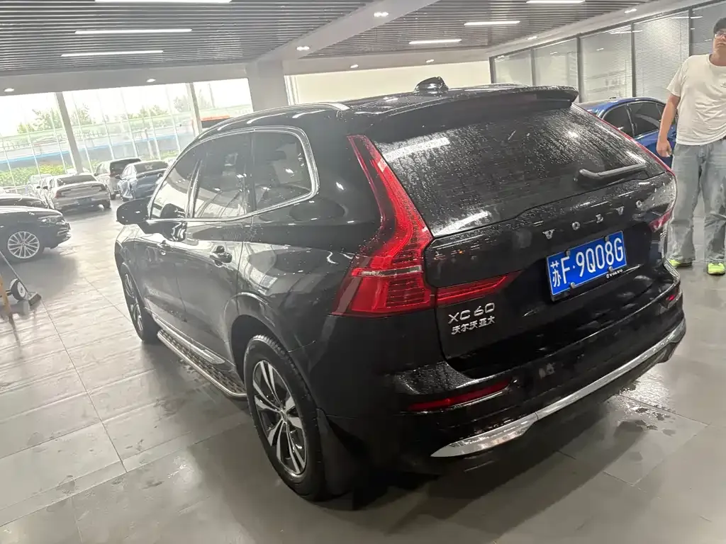 Volvo XC60 — фото 8