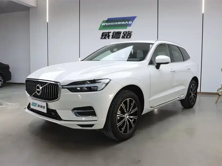 Volvo XC60 — фото 1