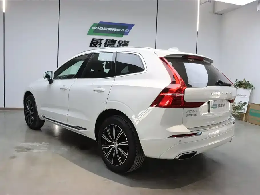 Volvo XC60 — фото 8