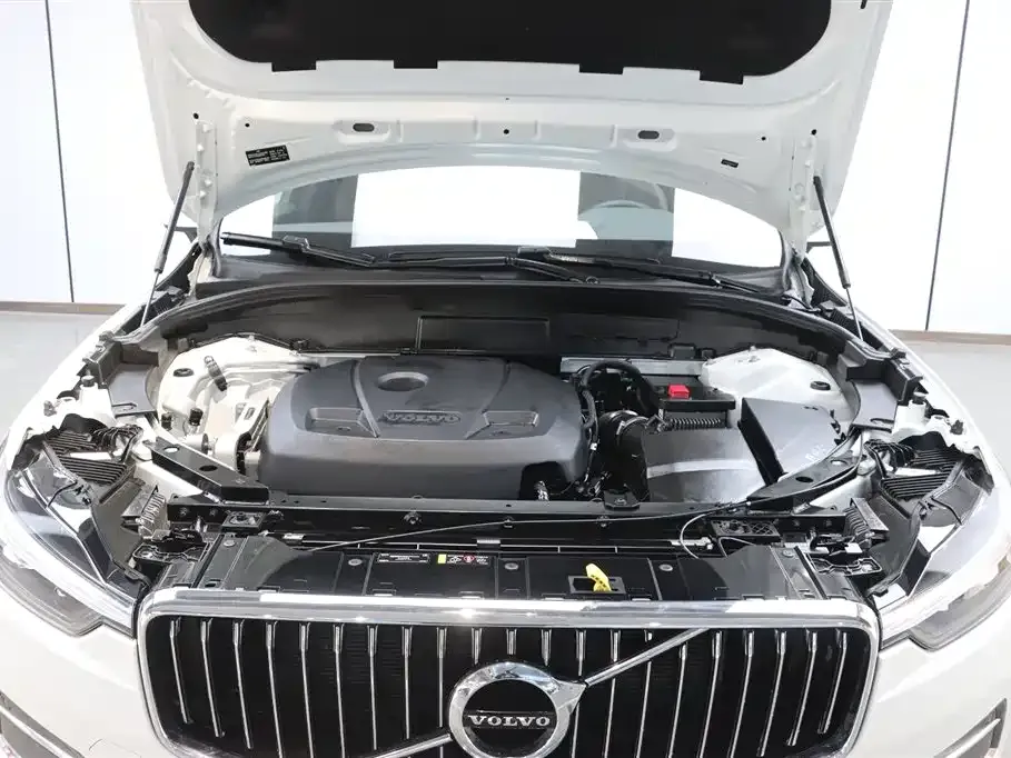 Volvo XC60 — фото 9