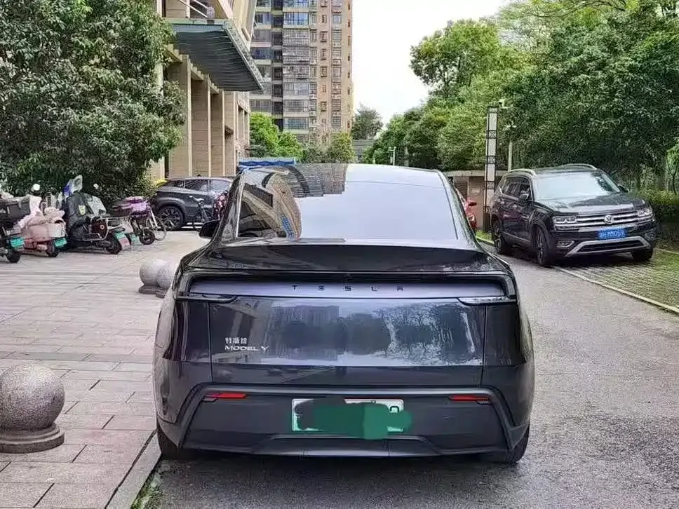 Tesla Model Y — фото 8