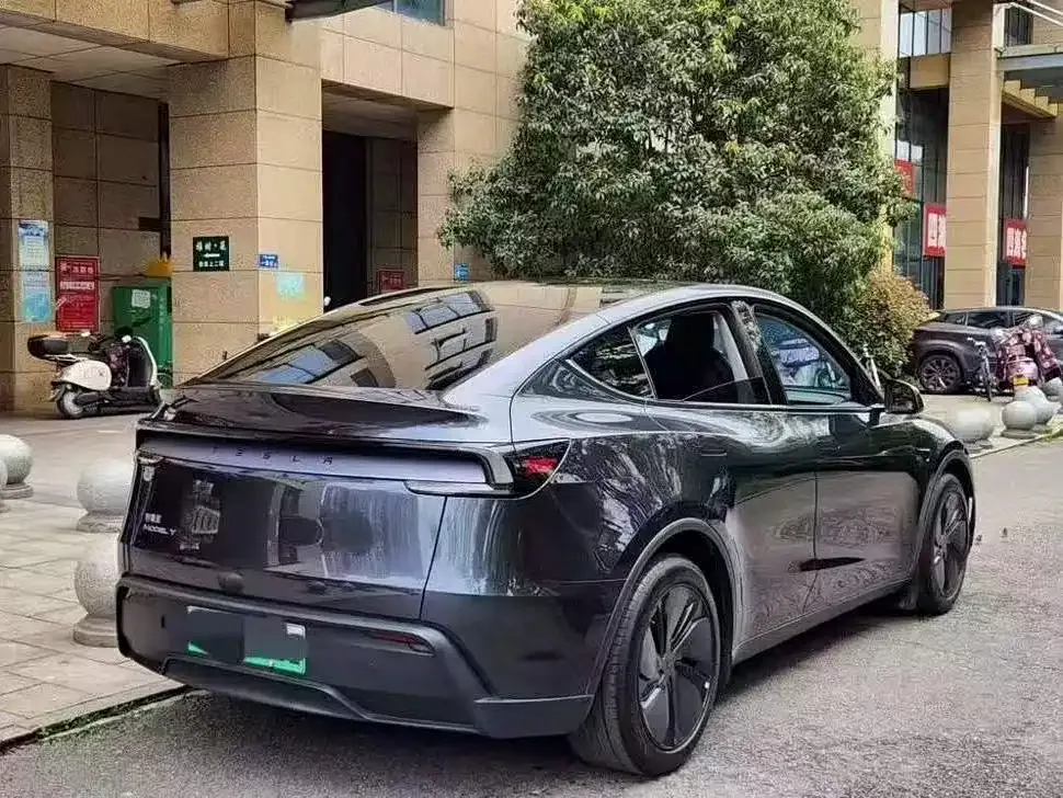 Tesla Model Y — фото 9