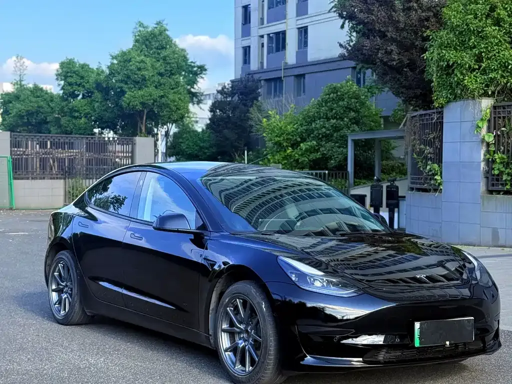 Tesla Model 3 — фото 5