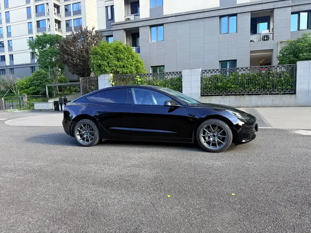 Tesla Model 3 — фото 10
