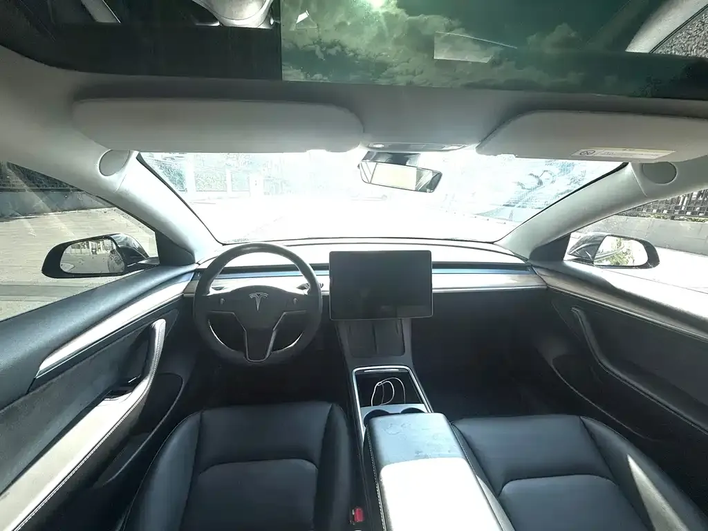 Tesla Model 3 — фото 3