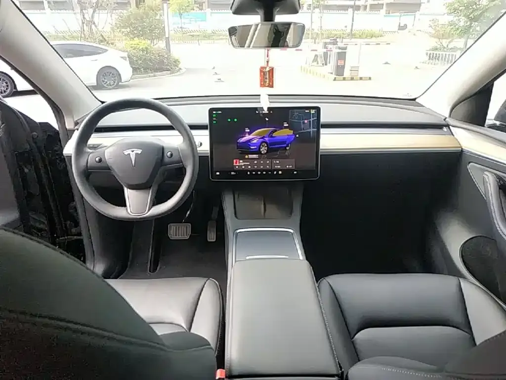 Tesla Model Y — фото 6