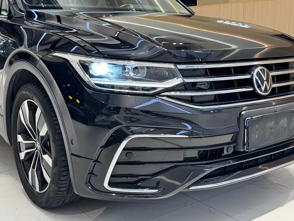Volkswagen Tiguan L — фото 4