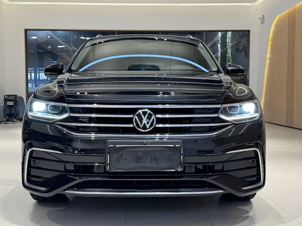 Volkswagen Tiguan L — фото 3