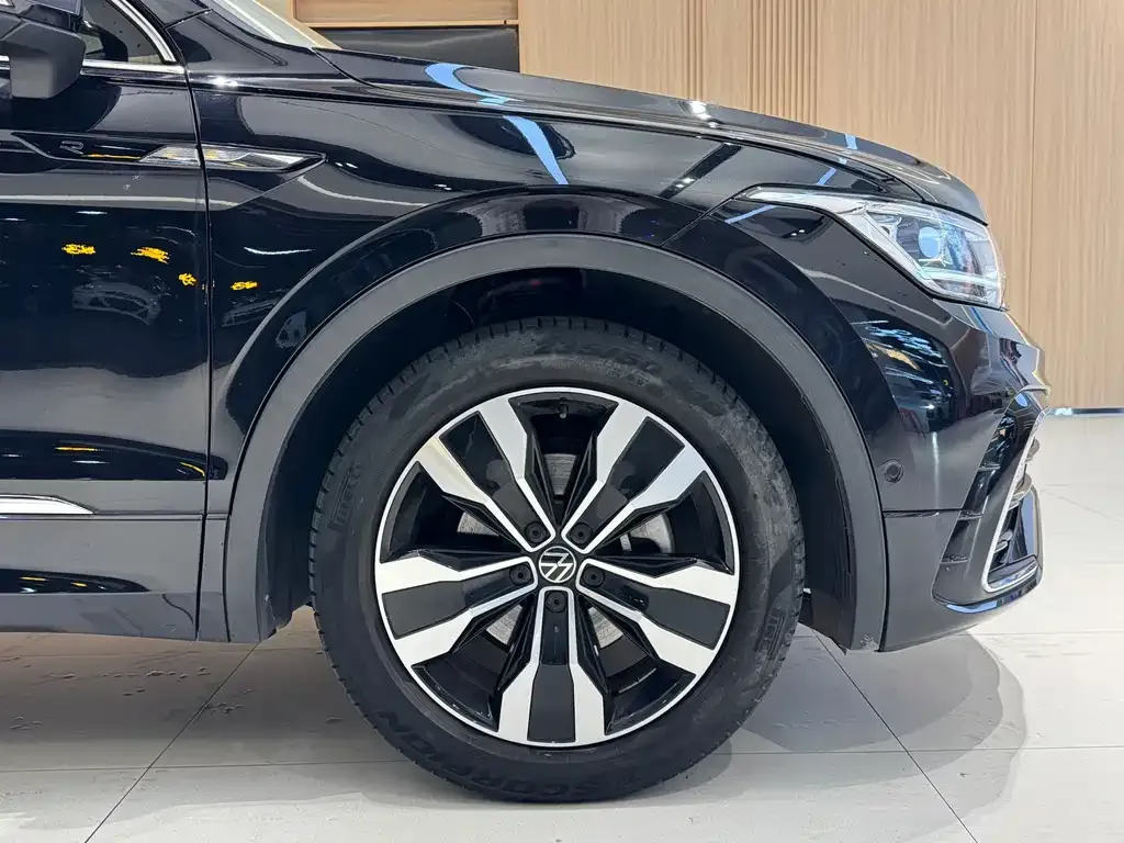 Volkswagen Tiguan L — фото 5