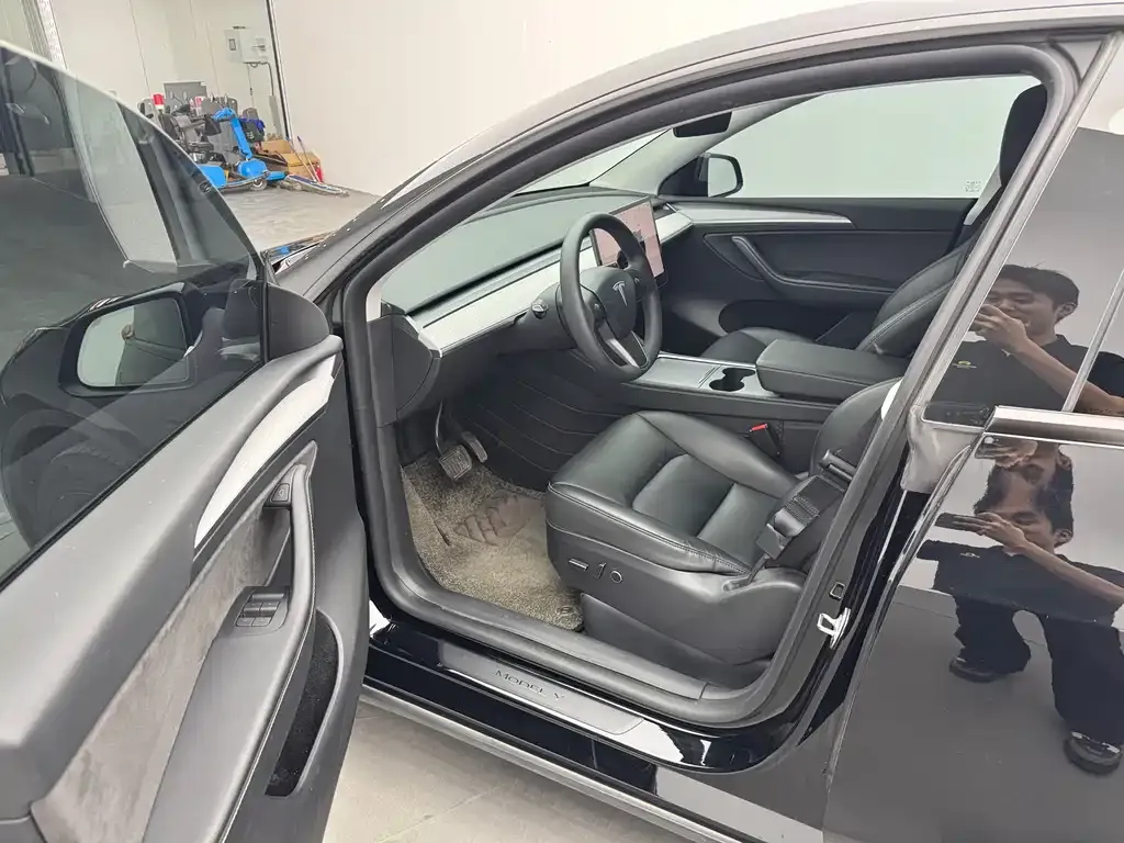 Tesla Model Y — фото 4