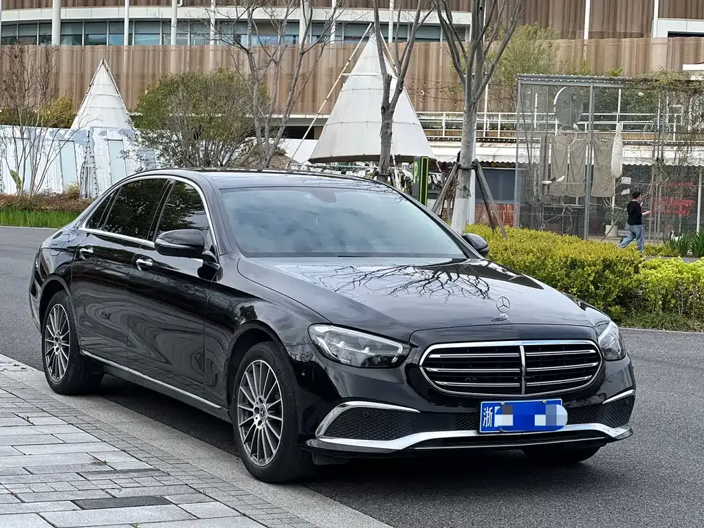 Mercedes-Benz E-Class — фото 4
