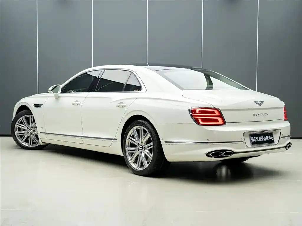 Bentley Flying Spur — фото 8