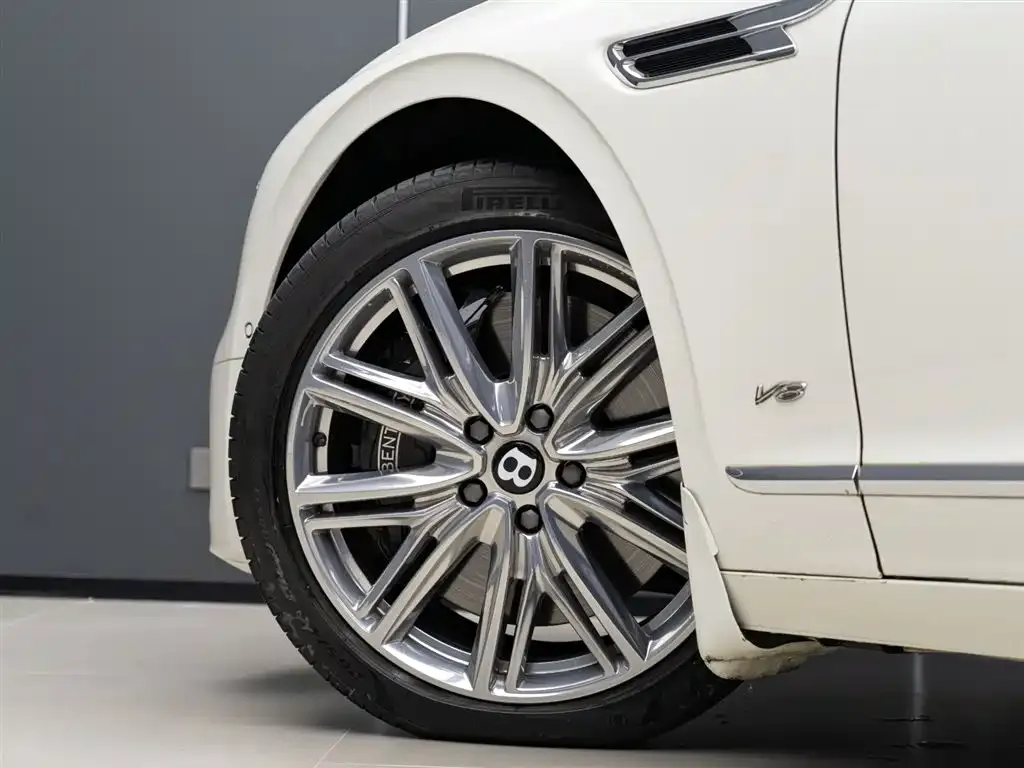 Bentley Flying Spur — фото 3