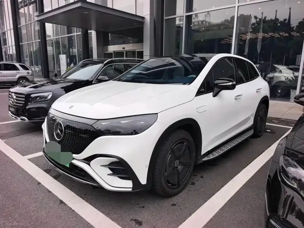 Mercedes-Benz EQE SUV — фото 1