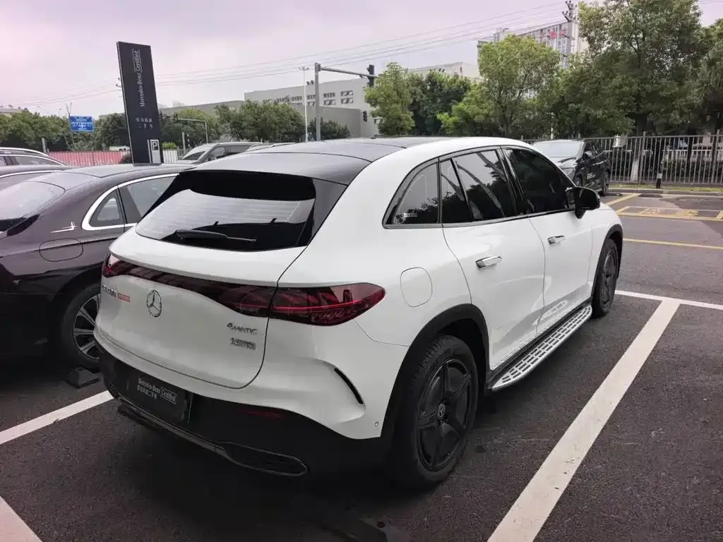 Mercedes-Benz EQE SUV — фото 6