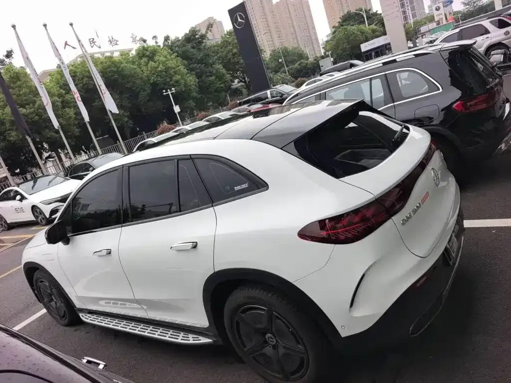 Mercedes-Benz EQE SUV — фото 3