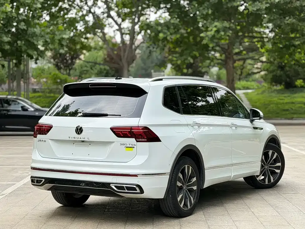 Volkswagen Tiguan L — фото 4