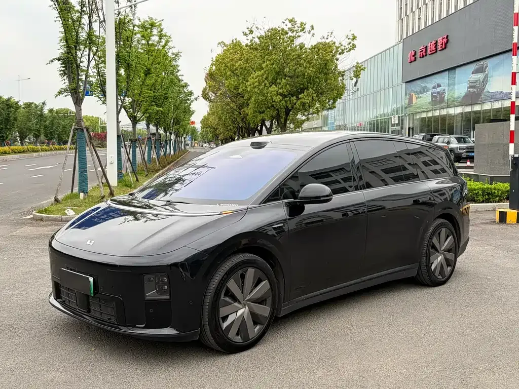 Li Auto i8