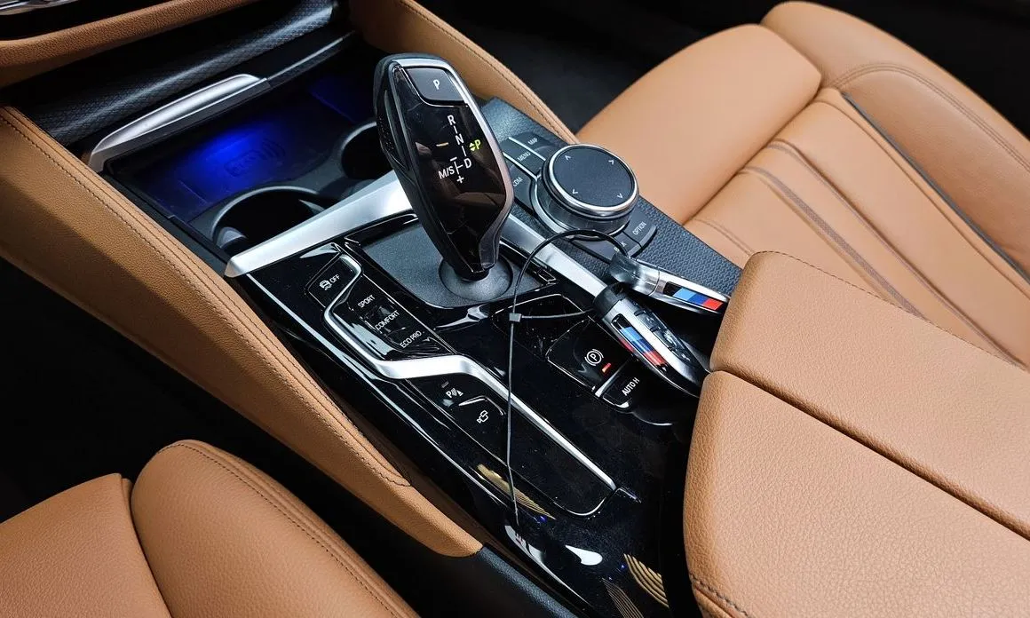 BMW 5-Series — фото 10