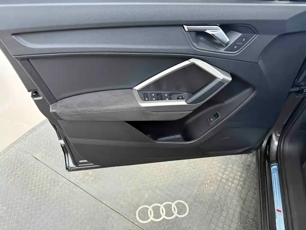 Audi Q3 — фото 8