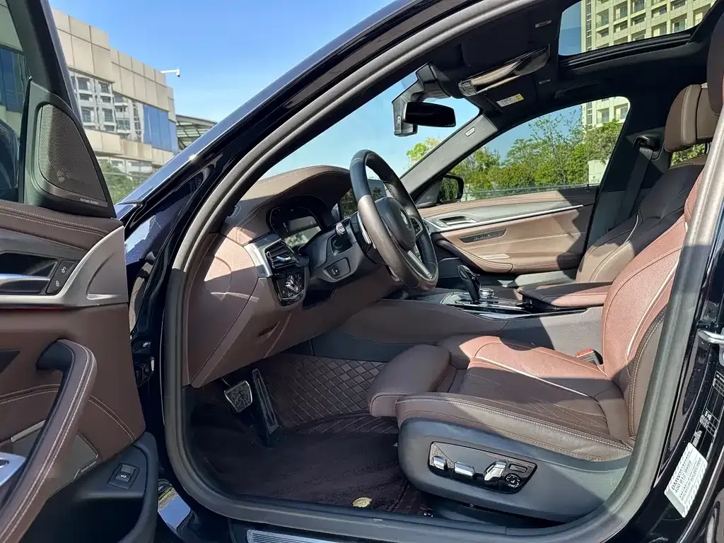 BMW 5 Series — фото 10