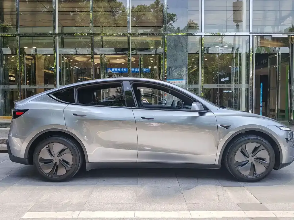 Tesla Model Y — фото 4