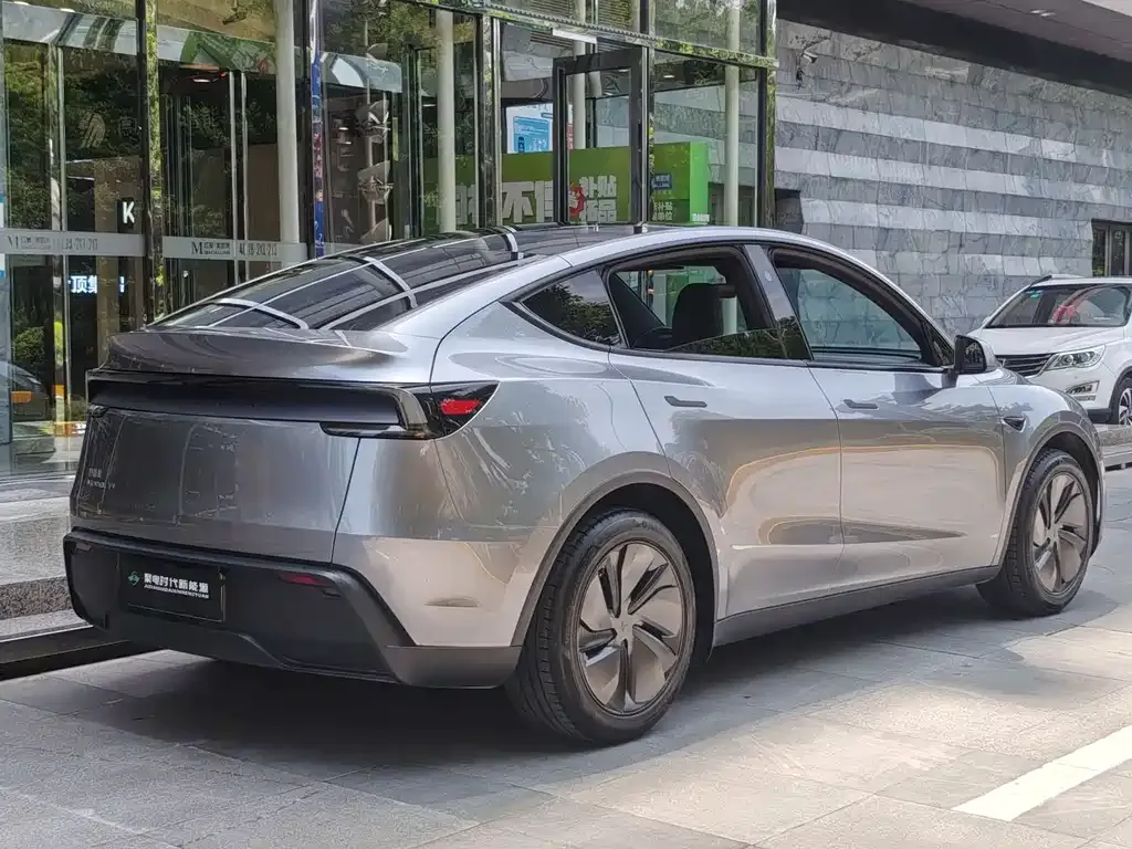 Tesla Model Y — фото 7